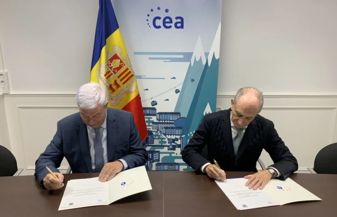 El president de la CEA, Gerard Cadena, i el president de Fundibeq, Juan Luis Martín Cuesta, han signat avui el conveni.