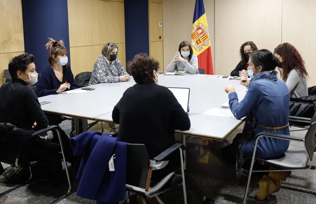 Trobada entre la ministra Trini Marín i els representants del SEP.