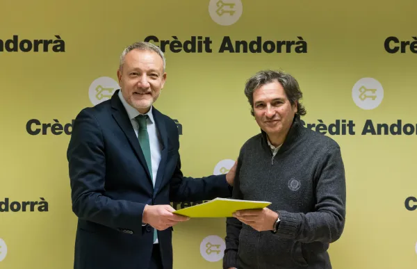 p._37_joan_r._mas_i_xavier_sarasa_durant_la_signatura_del_conveni