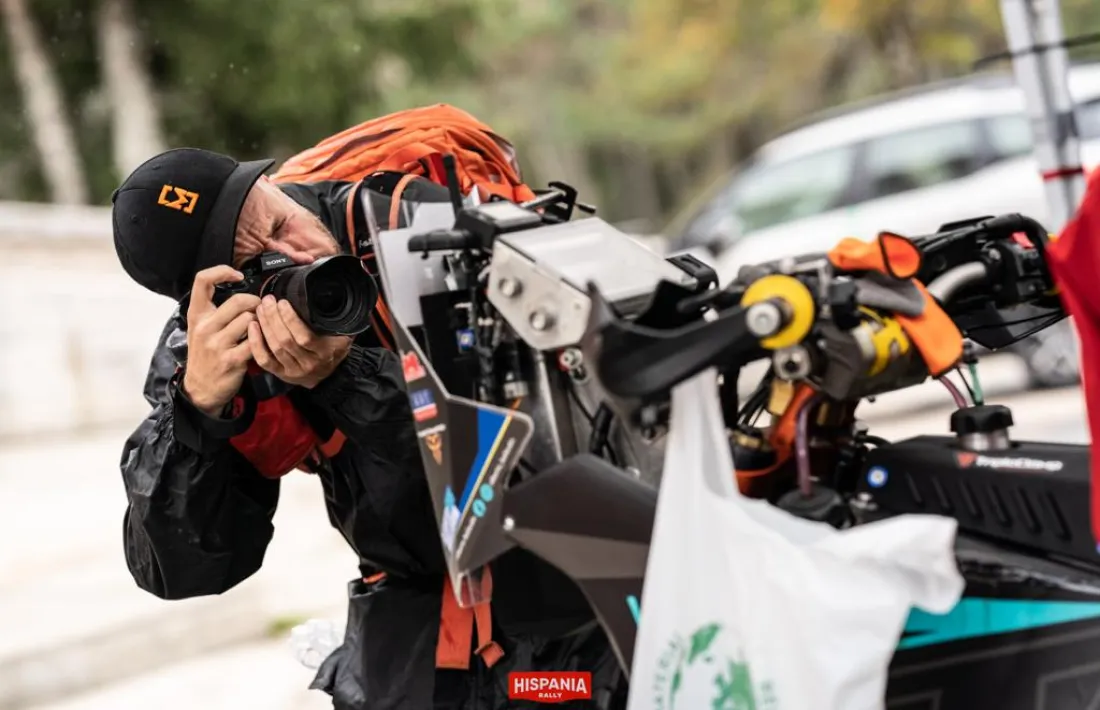 Dani Catalán viurà el seu primer Ral·li Dakar i el veurà a través de les seves càmeres cobrint el Clàssic al costat del fotògraf Víctor Cuervo. Foto: Víctor Cuervo