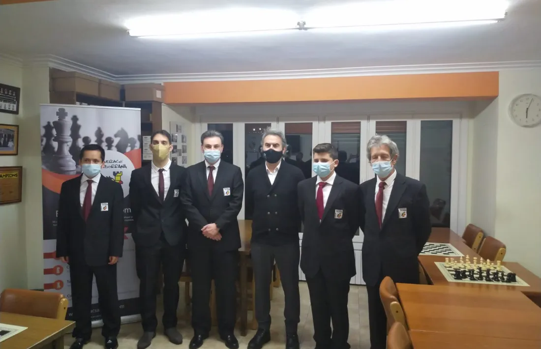 L’equip abans de marxar a Malta. Foto: Twitter Escacs Andorra