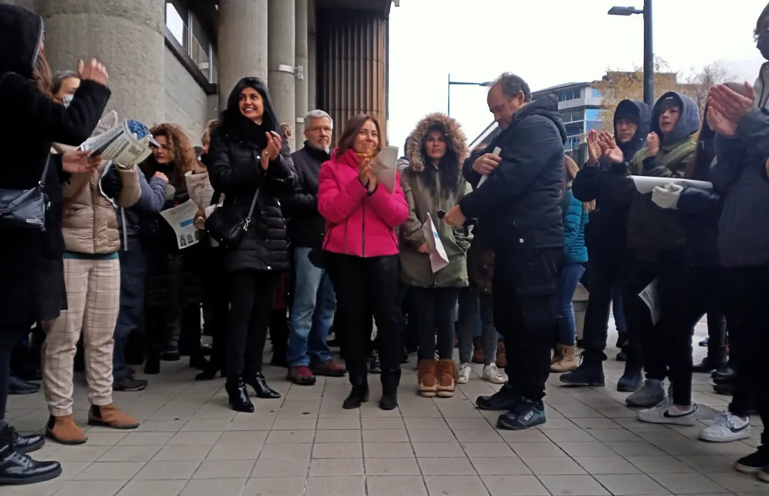 La consellera general Carine Montaner assegura que la manifestació s'ha convocat de forma "espontània" però ha exercit en tot moment de líder dels concentrats.