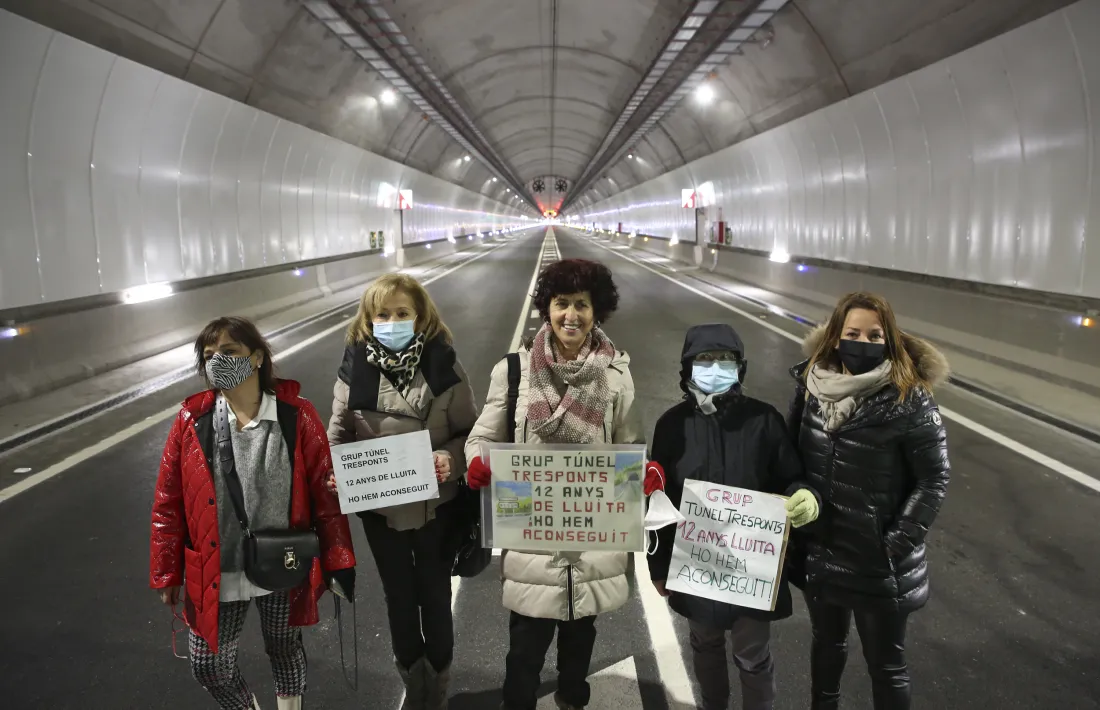 Integrants de la plataforma que va lluitar durant més d’una dècada perquè la infraestructura es materialitzés: eren els que ahir podien dir més alt “per fi”.