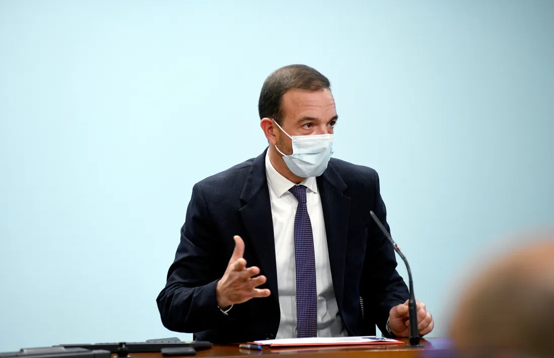 El ministre de Turisme i Territori, Jordi Torres, ha presentat avui el projecte de llei que crea la taxa turística.