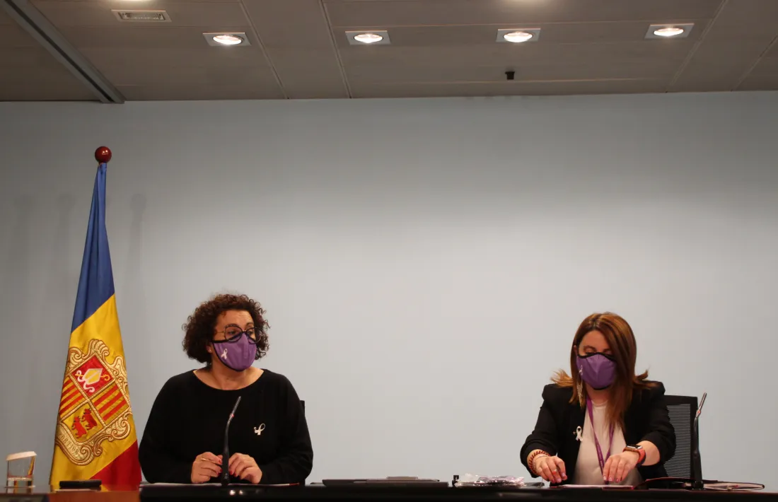 La ministra Judith Pallarés i la cap d'àrea de Polítiques d'Igualtat, Mireia Porras.