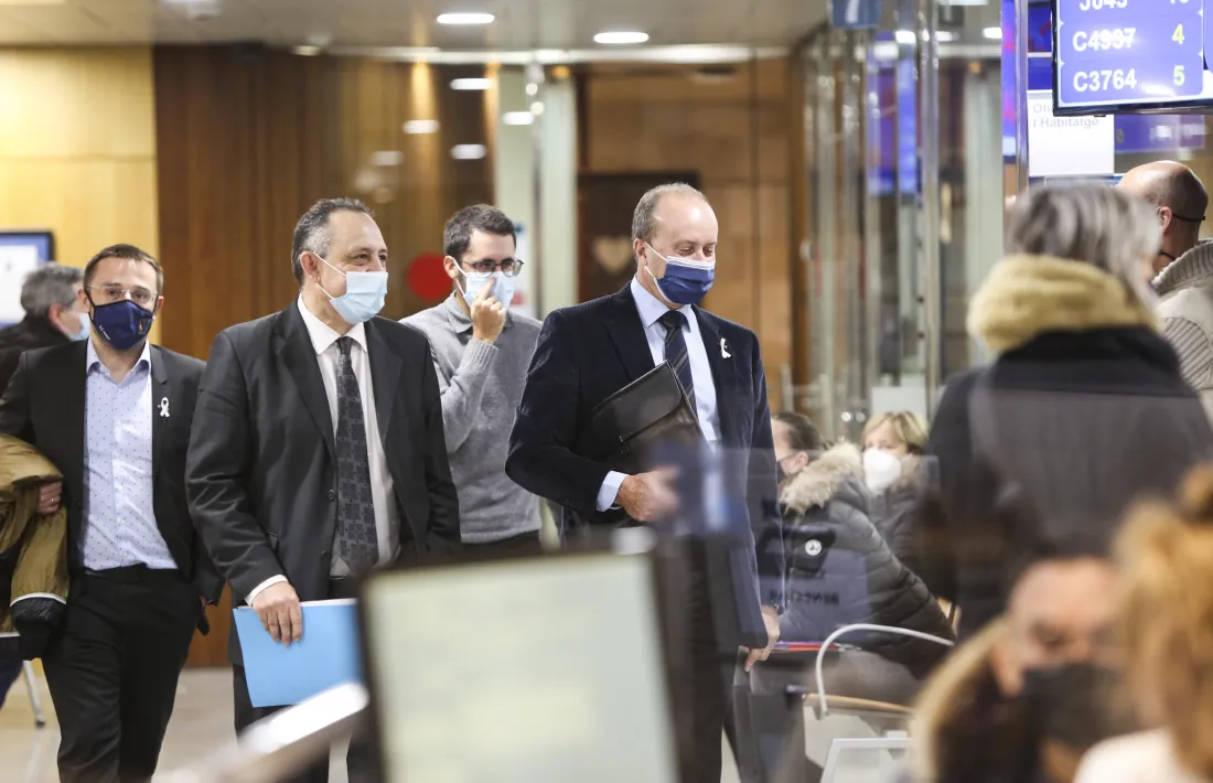 El titular de Justícia i Interior, Josep Maria Rossell, i el director del cos de policia, Jordi Moreno, abans de la compareixença d’aquest migdia.