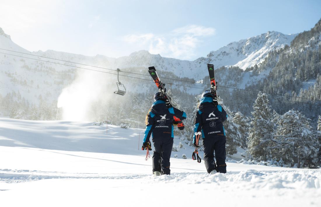 Treballadors de Grandvalira a pistes.