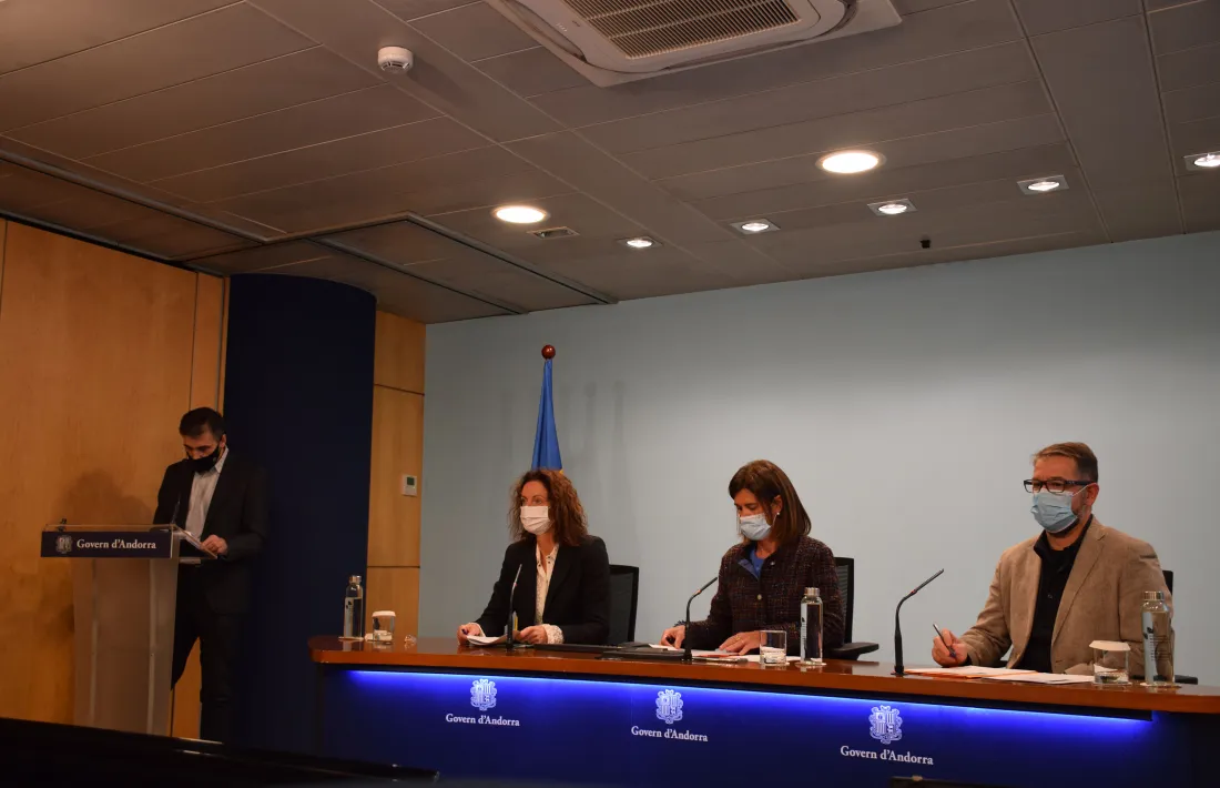 El director del CRES, Joan Micó, presenta l'enquesta sobre hàbits de lectura.