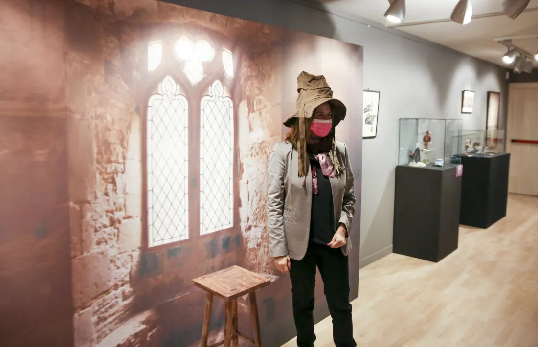 Rosa Gili es va emprovar el Barret de la Tria de Hogwarts.