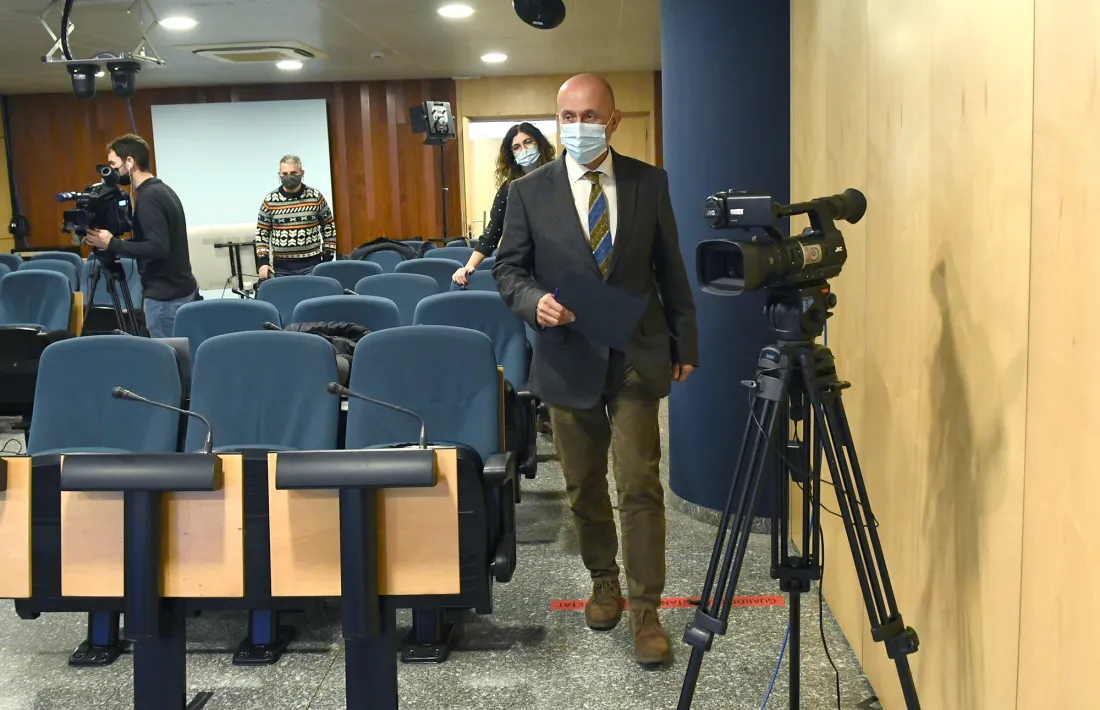 El ministre de Salut arriba a la roda de premsa d'actualització sanitària d'aquest migdia.