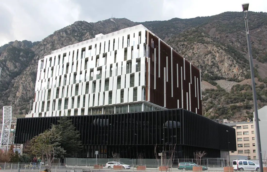 La finalització de la seu de la Justícia explica part del descens.