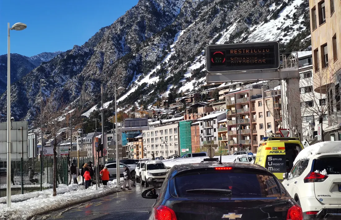 Van ser diversos els punts de la xarxa viària del país que es van col·lapsar durant tot el dia d’ahir.