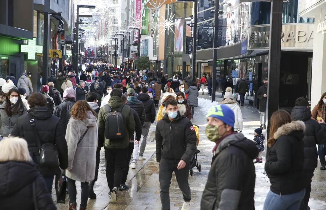 Una mostra de la gentada que ahir va omplir l’eix central.