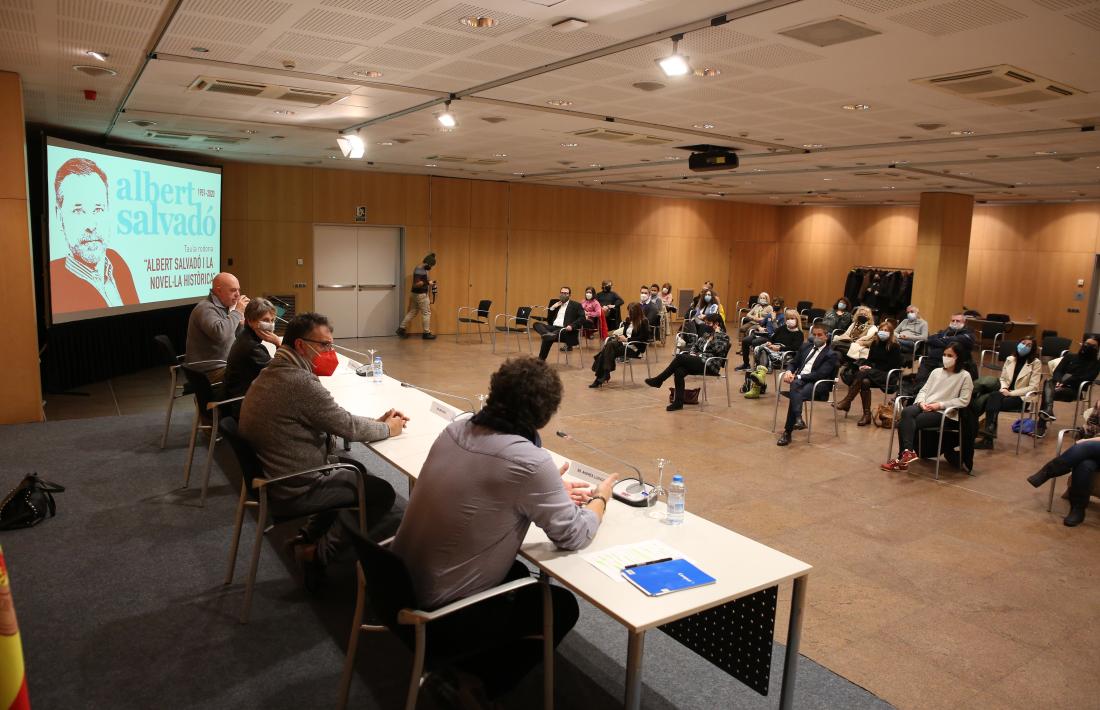 La sala de la Consòrcia es va omplir per recordar l'autor d''El mestre de Kheops' i una vintena més de títols.