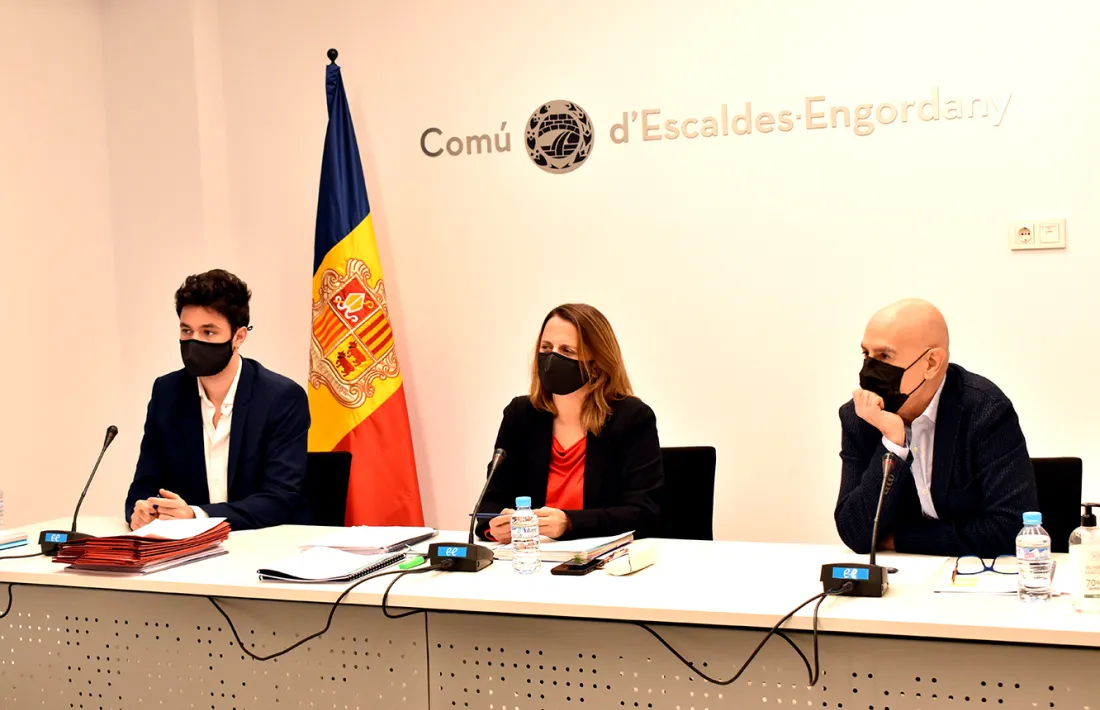 El secretari general, Cerni Escalé, i els cònsols d'Escaldes-Engordany, Rosa Gili i Joaquim Dolsa.