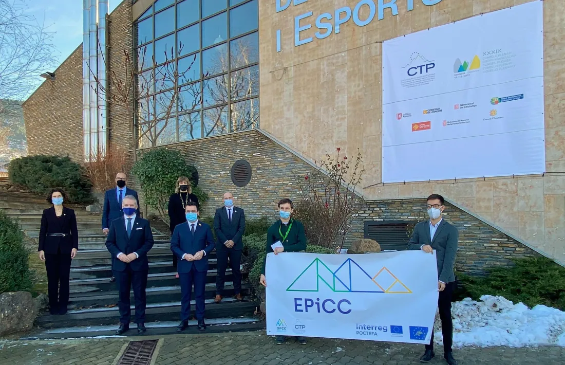 Foto de família dels representants que han participat a la reunió de la CPT.