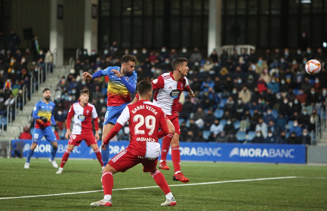 Adrià Vilanova va empatar el partit contra el Celta amb aquesta rematada de cap a la sortida d’un córner en curt.