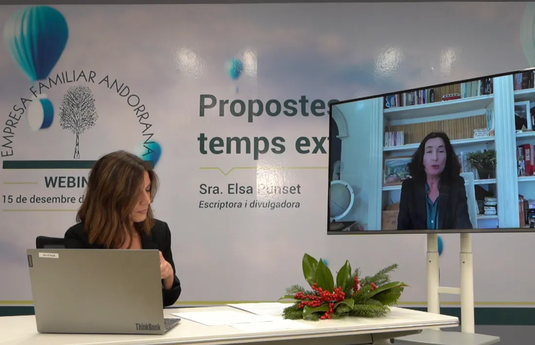 Un instant de la conferència de l'escriptora i divulgadora Elsa Punset.