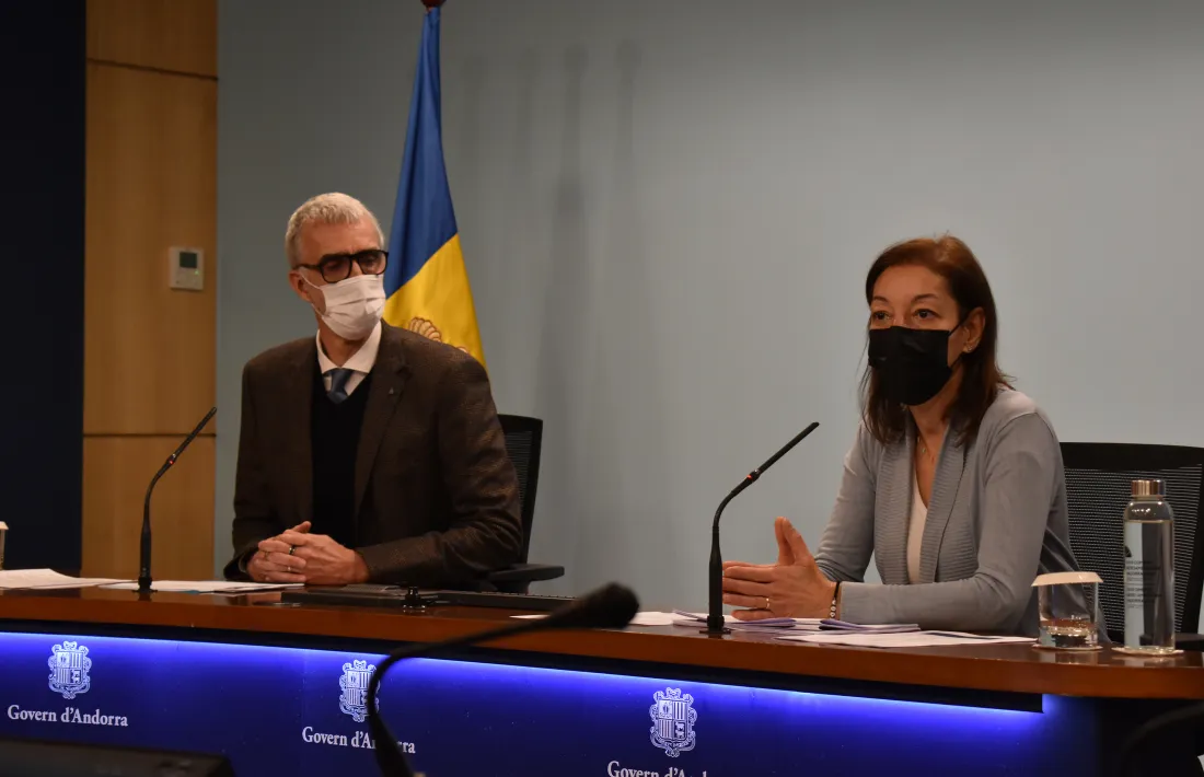 El secretari d'Estat d'Economia i Empresa, Èric Bartolomé, i la directora del departament d'Ocupació i Treball, Laura Vilella, presenten el programa.