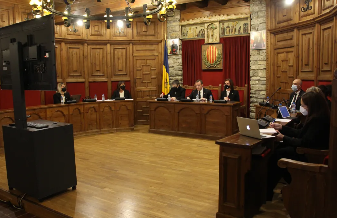 Un moment de la sessió ordinària del consell de Comú de Sant Julià celebrada avui.