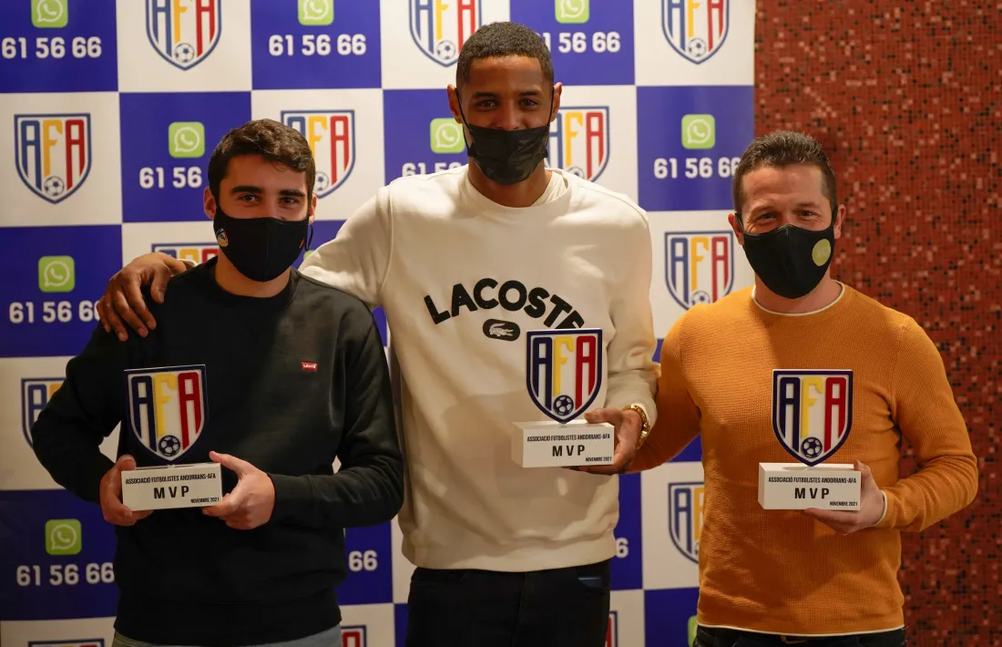 Roger Nazzaro, Lluís Martins i ‘Coro’, premiats per l’AFA com els millors de novembre.