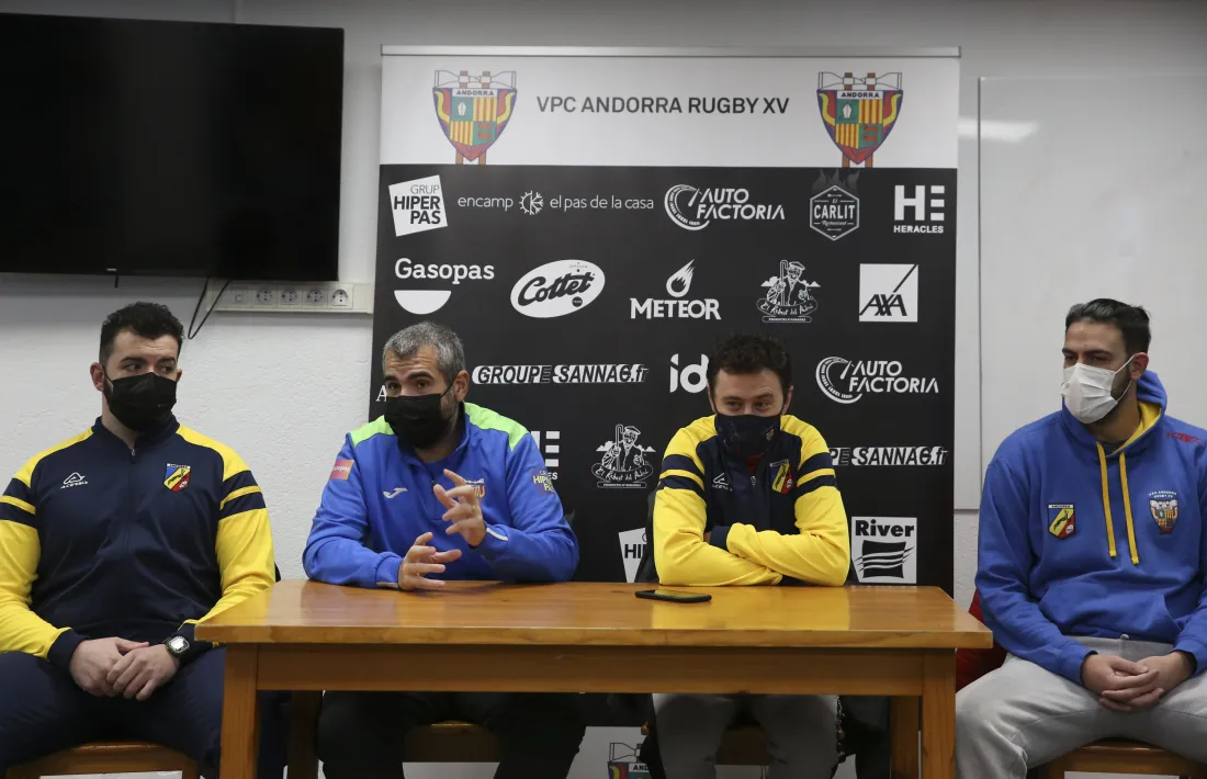 Gerard Giménez va presentar ahir el tècnic del primer equip i els entrenadors del segon.