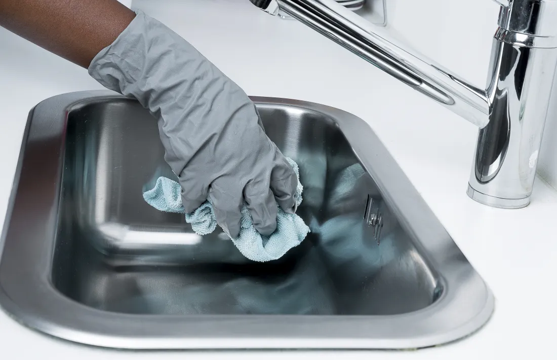 Tot i el confinament se li va requerir que anés a tornar l’uniforme aquell mateix dia.