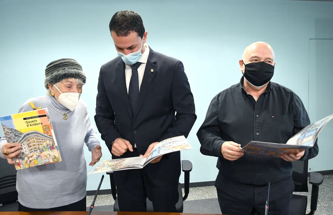 Pilarín Bayés, Gallardo i Peruga van presentar el llibre aquest matí.