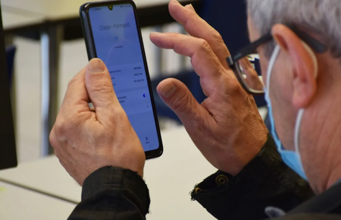 Una formació anterior sobre telèfons mòbils.