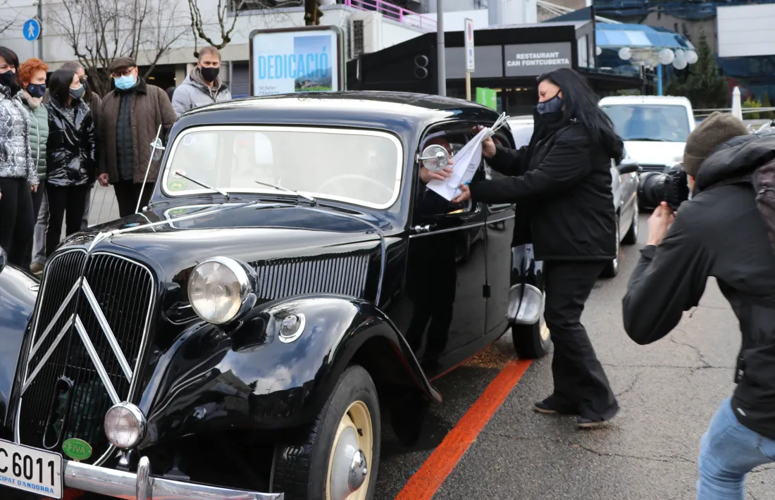 El repartiment de l’escudella en format ‘stop lab’ es va iniciar l’any passat.