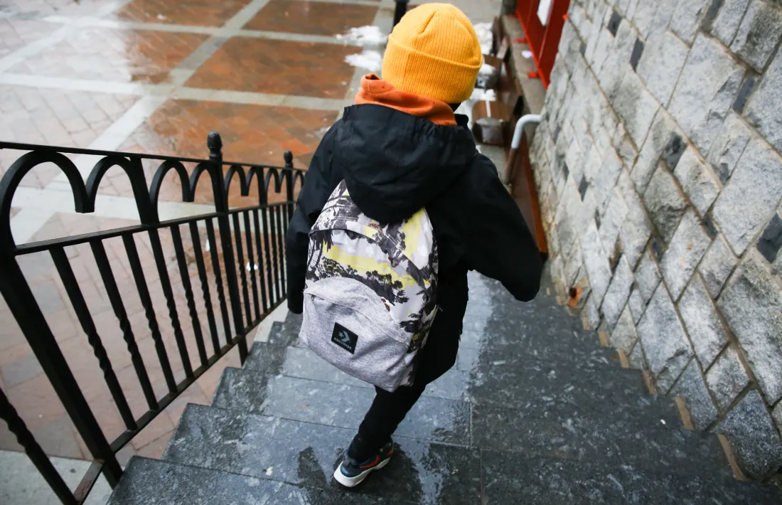 Infants a la sortida de l’escola ahir a la tarda.