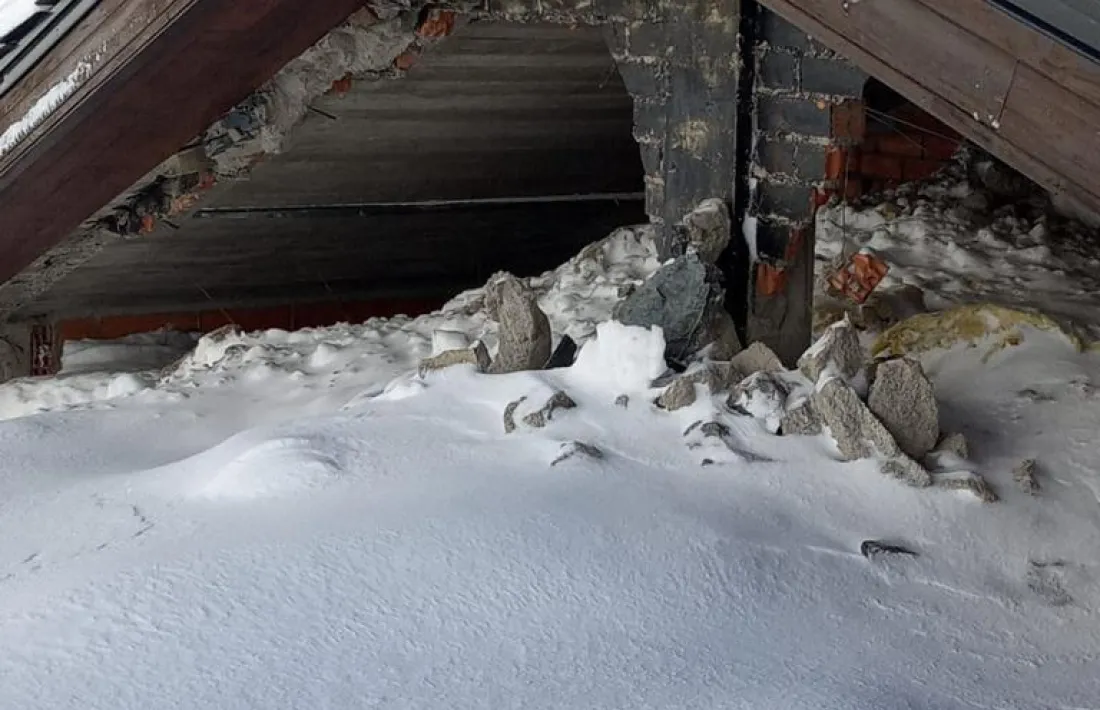 El restaurant de la Coma d'Arcalís, colgat per l'allau.