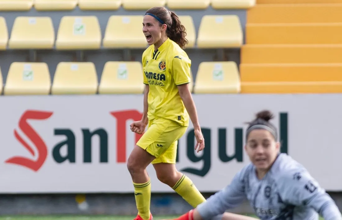 Tere Morató celebra un dels dos gols.
