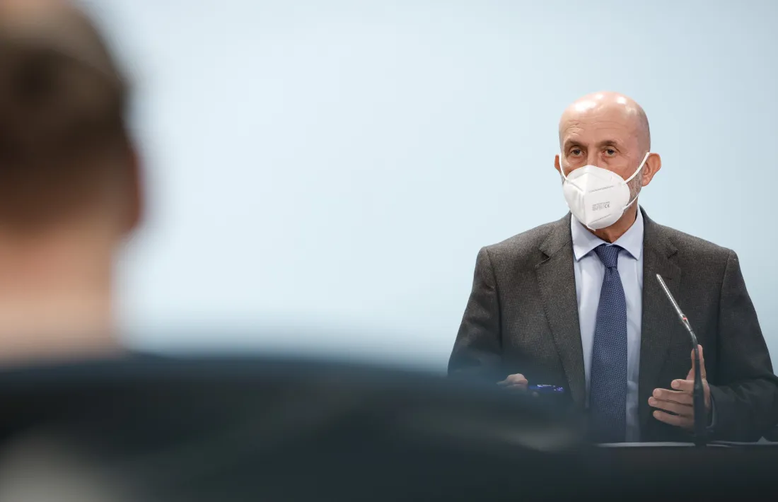 El ministre de Salut, Joan Martínez Benazet, en la roda de premsa d’aquesta tarda.