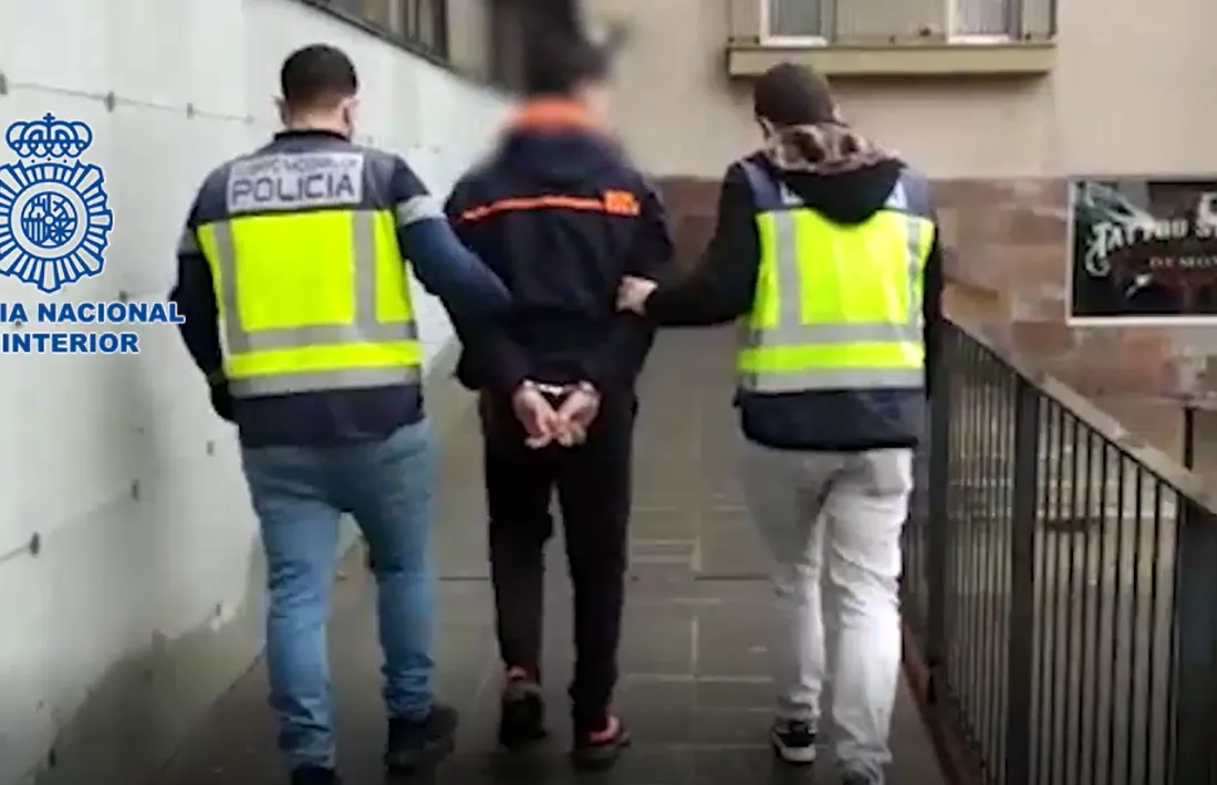 Un moment de la detenció del fugitiu.