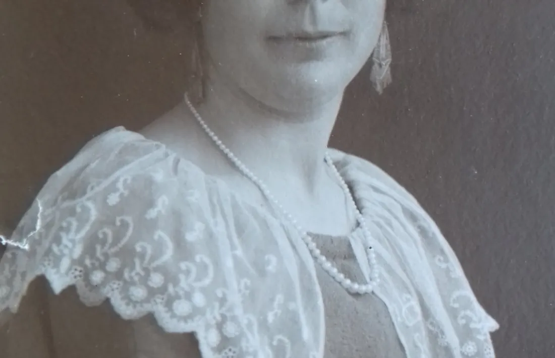 Elvira Busquet. Les dues dones són filles d’un matrimoni emigrat de Tuixent.