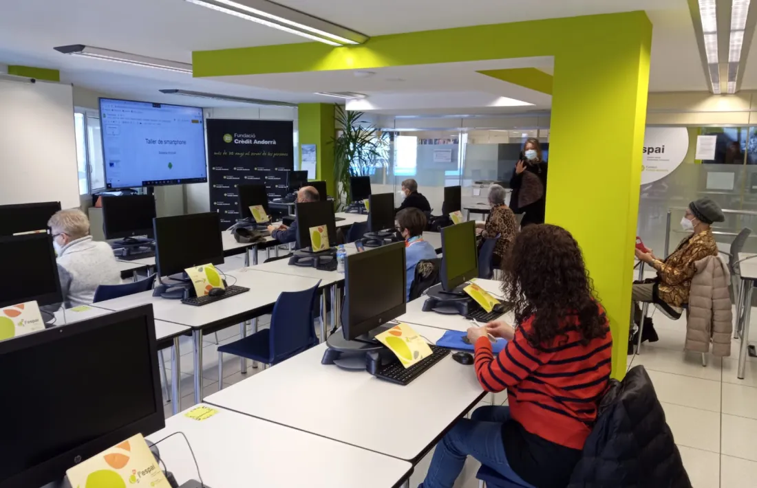 Taller de telefonia mòbil i internet, aquest dilluns a l'Espai.