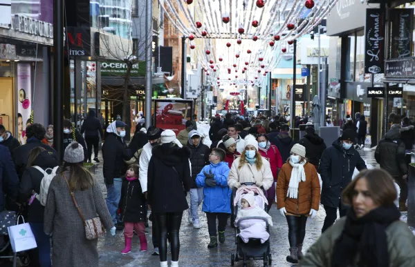 p._08.1_turistes_av._carlemany_-_facundo_santana