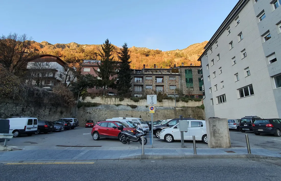 La parcel·la comunal de l'avinguda del Pessebre on es preveu construir l'edifici.