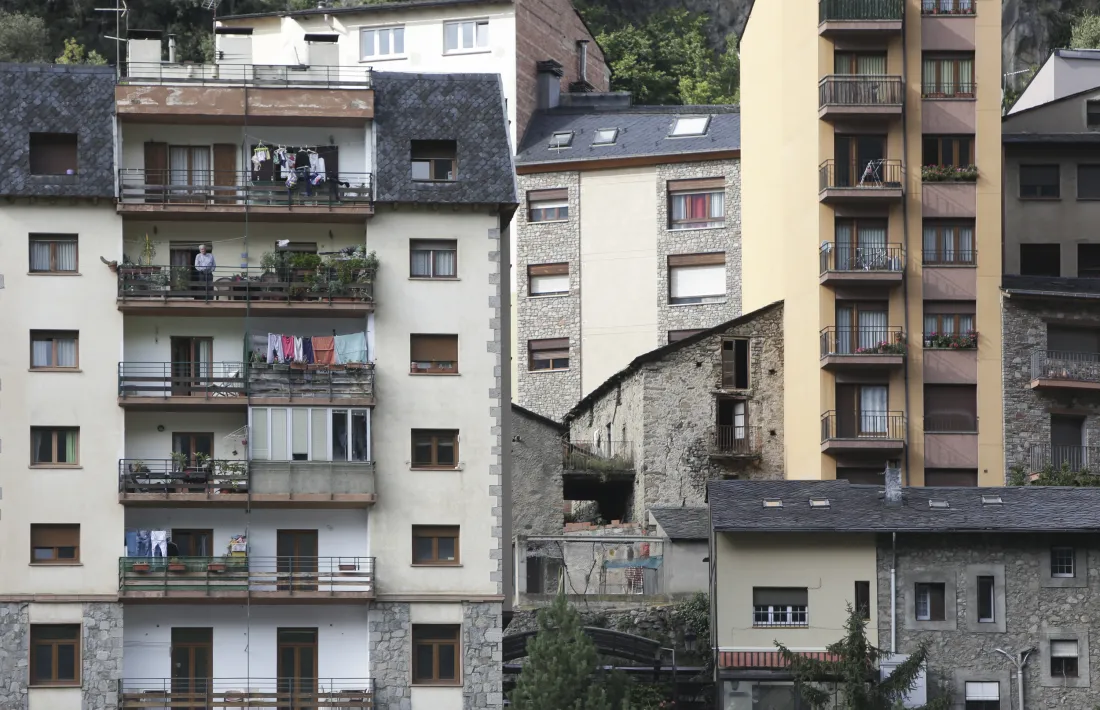 El raonador torna a recomanar la congelació de lloguers fins que no hi hagi iniciatives més efectives en marxa.