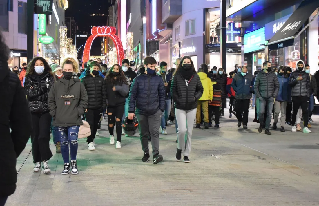 Ciutadans a l'avinguda Meritxell.