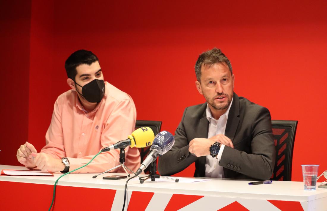 El secretari d’organització del PS, Pere Baró, i el president del partit, Pere López, a la roda de premsa d’aquest matí.
