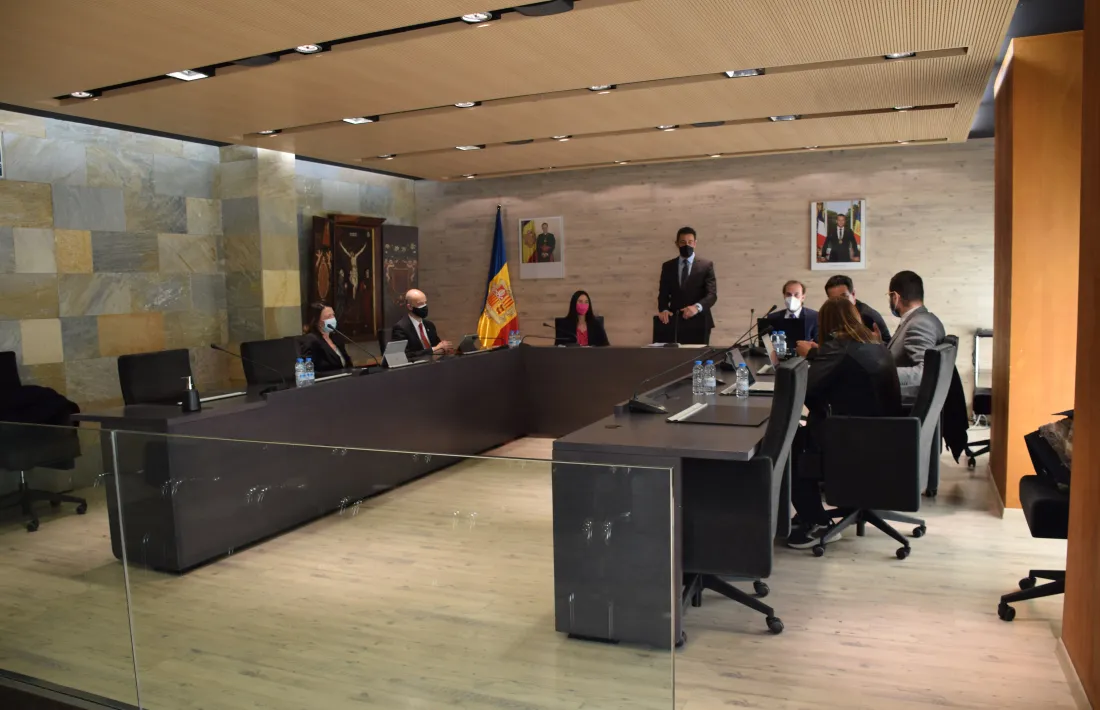 Moments previs a l’inici de la sessió de consell de Comú d’Ordino.