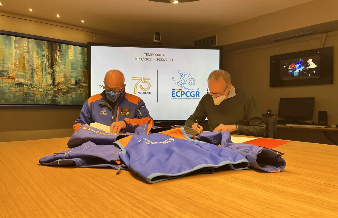Pyrénées i ECPCGR signant l'acord de patrocini.