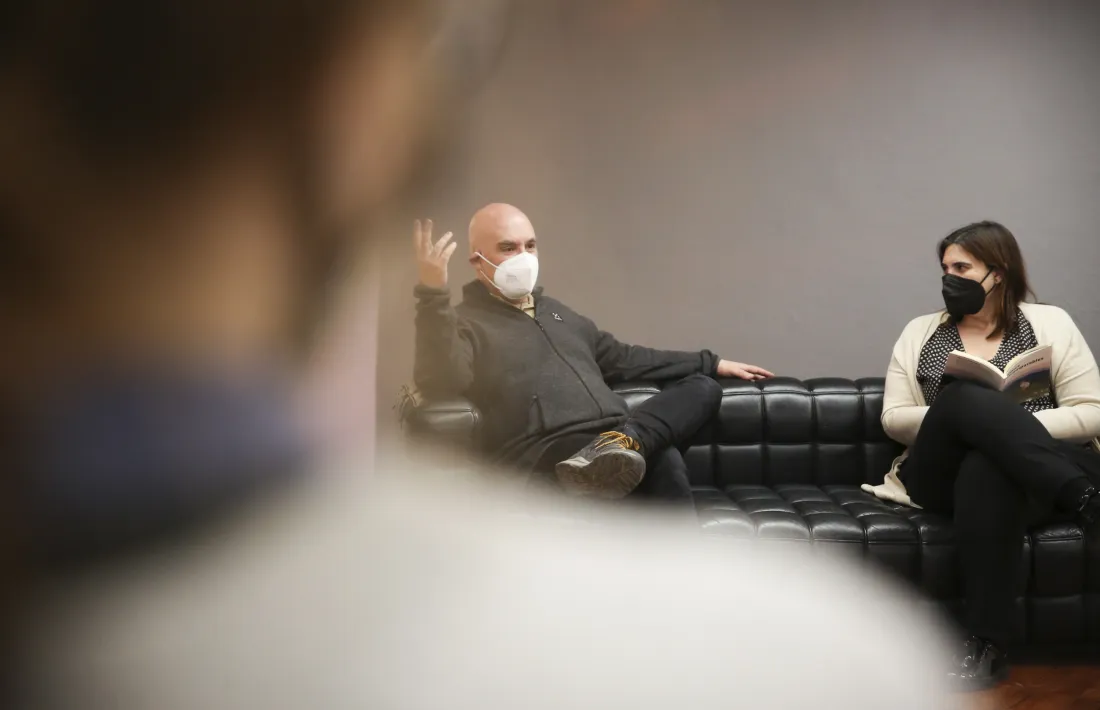 Albert Villaró i Eva Arasa, en la presentació d’ahir de ‘Marcs incomparables’ a La Trenca.