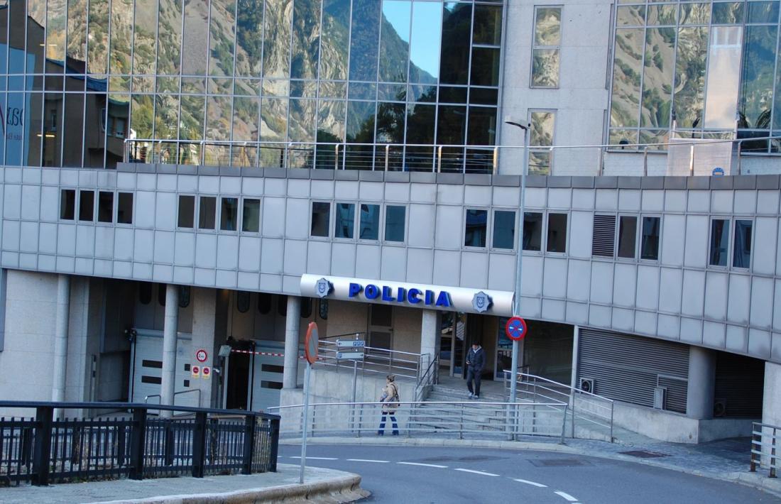 L'edifici central de la policia.