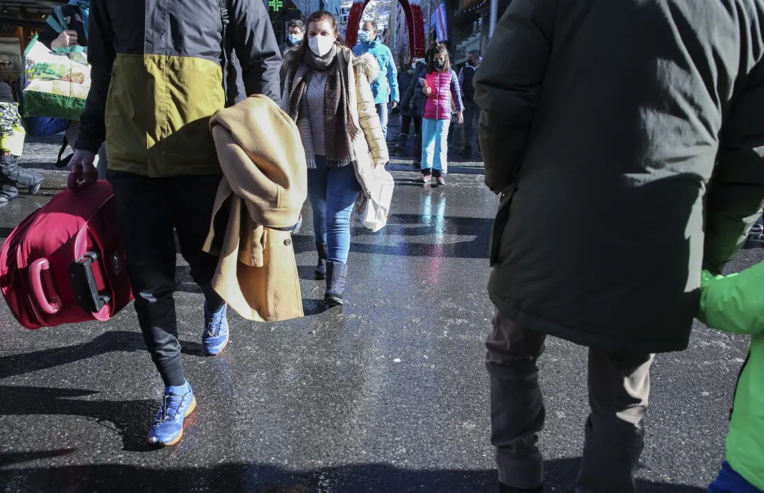 L’ús de la mascareta al carrer podria ser una de les primeres restriccions a caure.