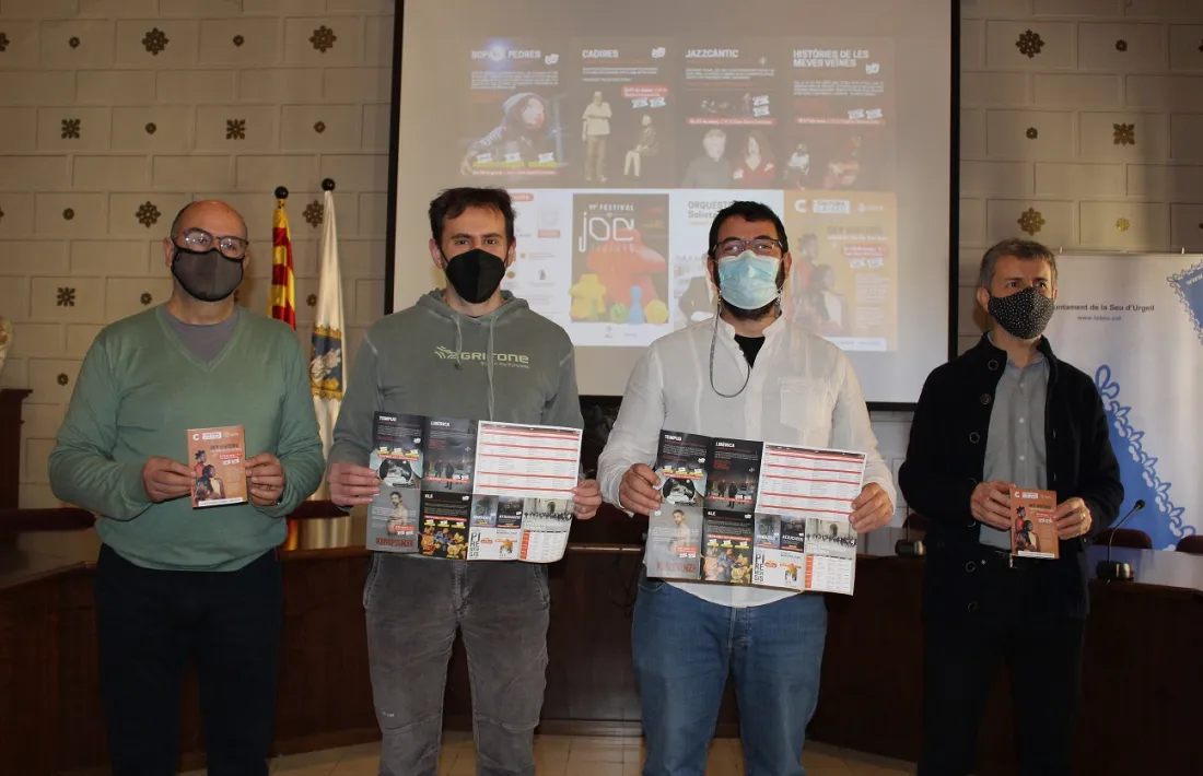 Guardia i Viaplana al centre, flanquejats per Campillo i Galindo, tècnics de l'àrea. 