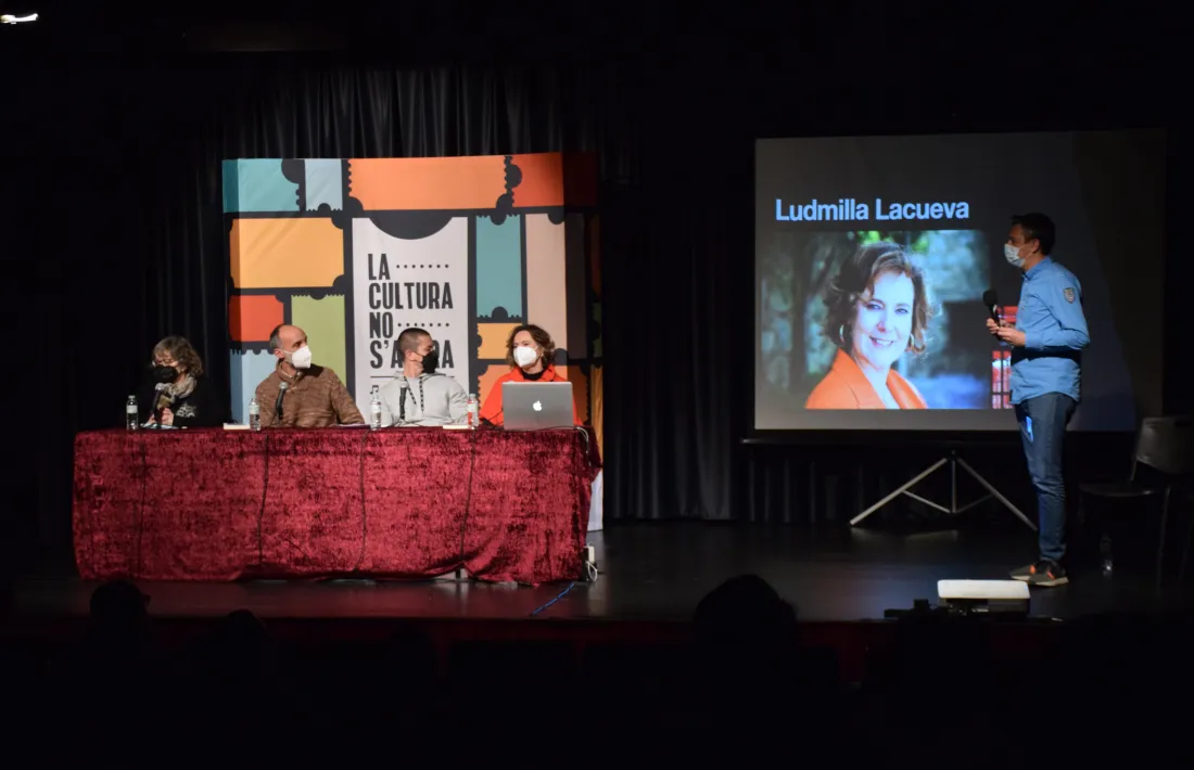 Un moment de l'activitat 'A Andorra també matem. Novel·la negra feta a casa', celebrada avui.