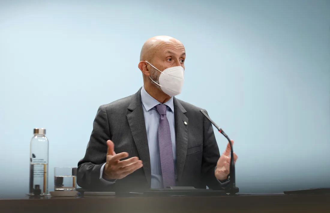 El ministre de Salut, Joan Martínez Benazet, en la roda de premsa d'aquesta tarda.